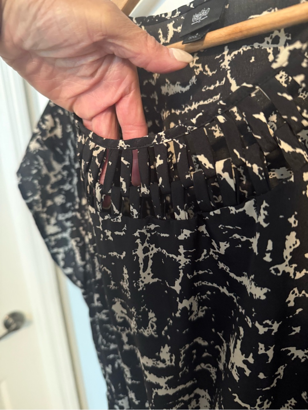 Black and Cream Abstract Print dress - Picture 3 of 7